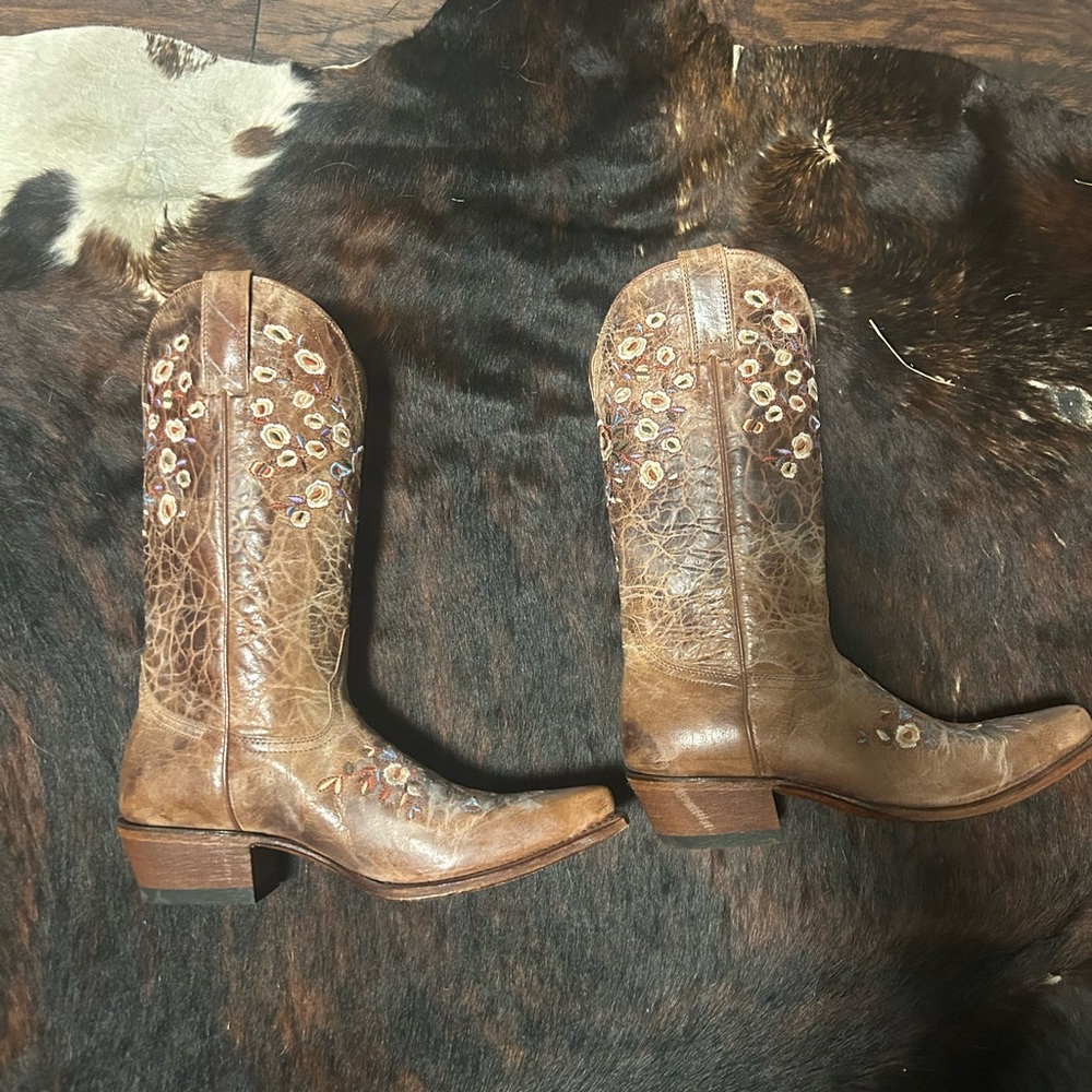 Shyanne boots!  Beautiful!